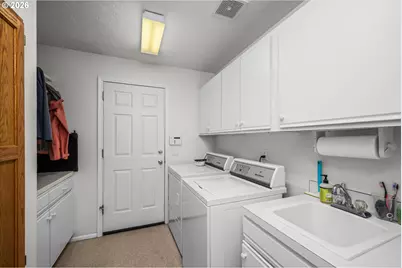 85181 Sarvis Berry Ln, Eugene, OR 97405 - Photo 26