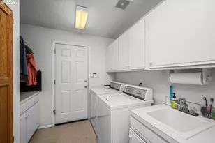 85181 Sarvis Berry Ln, Eugene, OR 97405 - Photo 26