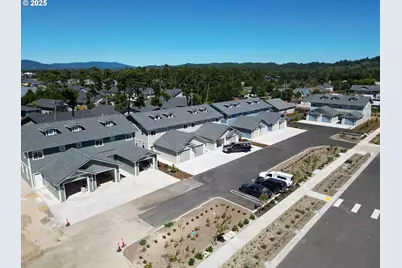 1573 37th St, Florence, OR 97439 - Photo 2