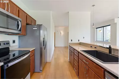 1125 NW 9th Ave #302, Portland, OR 97209 - Photo 10
