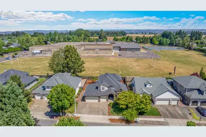565 NE Lenox St, Hillsboro, OR 97124 - Photo 46