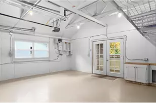 8342 SW 41st Ave, Portland, OR 97219 - Photo 32