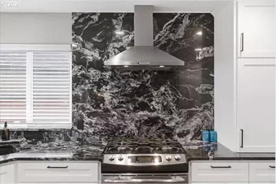 684 NW Jasper St, Dallas, OR 97338 - Photo 22