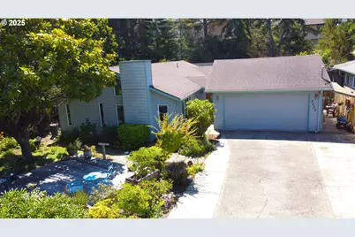 2222 11th St, Florence, OR 97439 - Photo 2