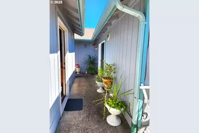 2222 11th St, Florence, OR 97439 - Photo 22