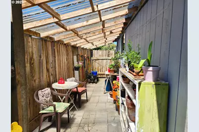 2222 11th St, Florence, OR 97439 - Photo 24