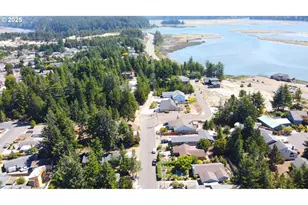 2222 11th St, Florence, OR 97439 - Photo 36