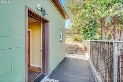 1712 E 12th St, The Dalles, OR 97058 - Photo 20