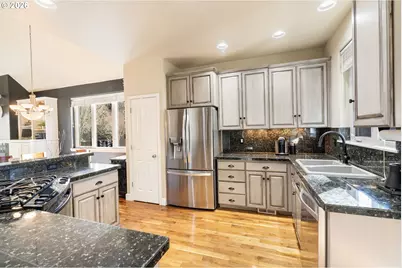 2523 NW Marsden Pl, Portland, OR 97229 - Photo 16