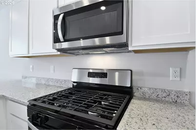 1151 Parkside Ave, Woodburn, OR 97071 - Photo 8