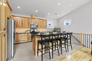 135 W 18th Ave, Eugene, OR 97401 - Photo 10