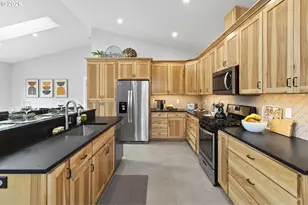 135 W 18th Ave, Eugene, OR 97401 - Photo 12