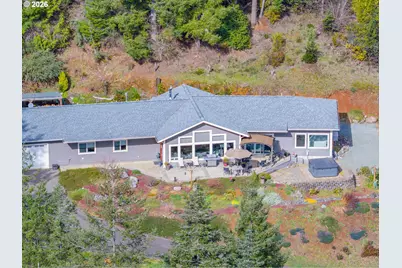 1561 N Laurel St, Coquille, OR 97423 - Photo 6