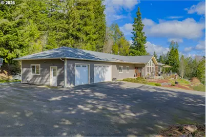 1561 N Laurel St, Coquille, OR 97423 - Photo 2