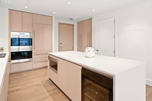 550 SW 10th Ave, Portland, OR 97205 - Photo 12