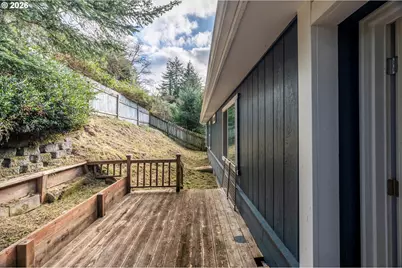 2501 Creekside Ln, North Bend, OR 97459 - Photo 4