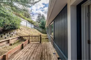 2501 Creekside Ln, North Bend, OR 97459 - Photo 4