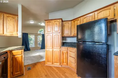 2501 Creekside Ln, North Bend, OR 97459 - Photo 12