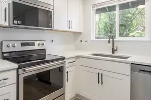 2817 Applewood Ln, Eugene, OR 97408 - Photo 12