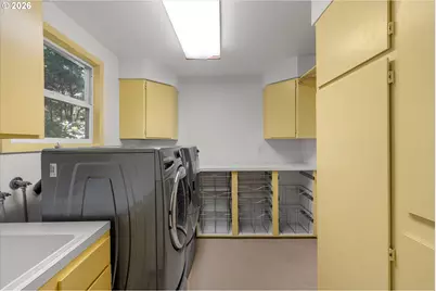10744 SW Lancaster Rd, Portland, OR 97219 - Photo 36