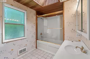 10744 SW Lancaster Rd, Portland, OR 97219 - Photo 32
