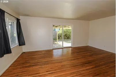 1582 NW Fairmount St, Roseburg, OR 97470 - Photo 8