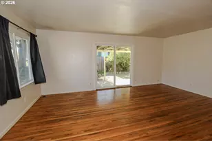 1582 NW Fairmount St, Roseburg, OR 97470 - Photo 8