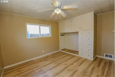 1582 NW Fairmount St, Roseburg, OR 97470 - Photo 22