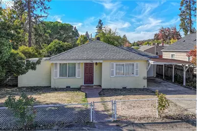 1582 NW Fairmount St, Roseburg, OR 97470 - Photo 2