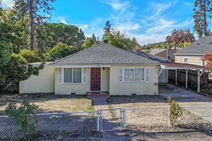 1582 NW Fairmount St, Roseburg, OR 97470 - Photo 2