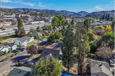 1582 NW Fairmount St, Roseburg, OR 97470 - Photo 44