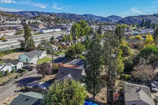 1582 NW Fairmount St, Roseburg, OR 97470 - Photo 44