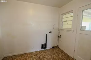 1582 NW Fairmount St, Roseburg, OR 97470 - Photo 14