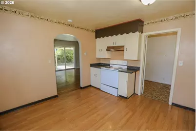 1582 NW Fairmount St, Roseburg, OR 97470 - Photo 12