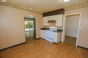 1582 NW Fairmount St, Roseburg, OR 97470 - Photo 12
