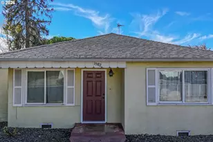 1582 NW Fairmount St, Roseburg, OR 97470 - Photo 4