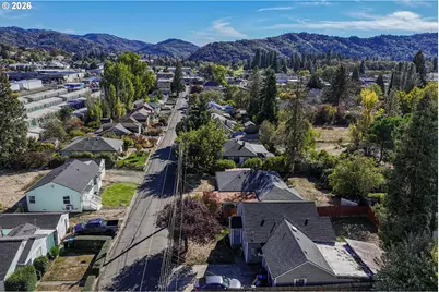 1582 NW Fairmount St, Roseburg, OR 97470 - Photo 40