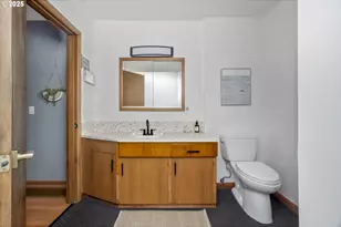 6505 SE Thorburn St, Portland, OR 97215 - Photo 22