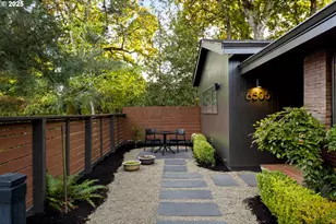 6505 SE Thorburn St, Portland, OR 97215 - Photo 4