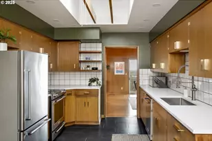 6505 SE Thorburn St, Portland, OR 97215 - Photo 14