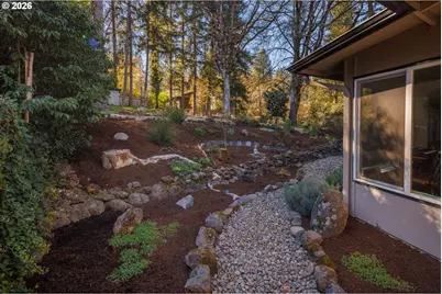 4680 W Hillside Dr, Eugene, OR 97405 - Photo 32