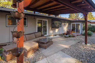 4680 W Hillside Dr, Eugene, OR 97405 - Photo 28