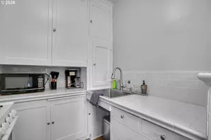 709 SW 16th Ave, Portland, OR 97205 - Photo 30