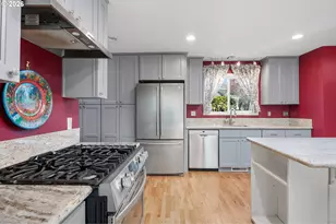 2612 SW Moss St, Portland, OR 97219 - Photo 12