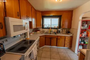 417 W E St, Rainier, OR 97048 - Photo 16