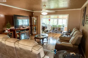 417 W E St, Rainier, OR 97048 - Photo 8