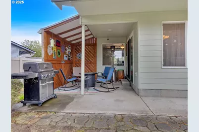 1019 SE 27th St, Troutdale, OR 97060 - Photo 36