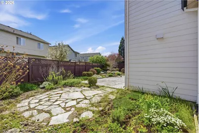 2022 NE Blue Heron Dr, Portland, OR 97211 - Photo 32