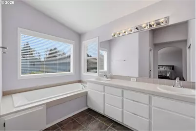 2022 NE Blue Heron Dr, Portland, OR 97211 - Photo 18