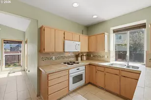 2022 NE Blue Heron Dr, Portland, OR 97211 - Photo 6